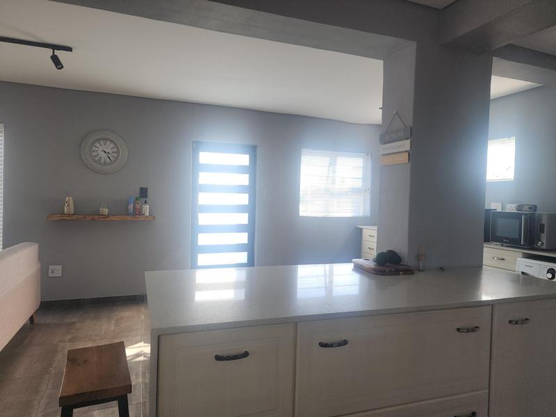 4 Bedroom Property for Sale in Pelikan Park Western Cape